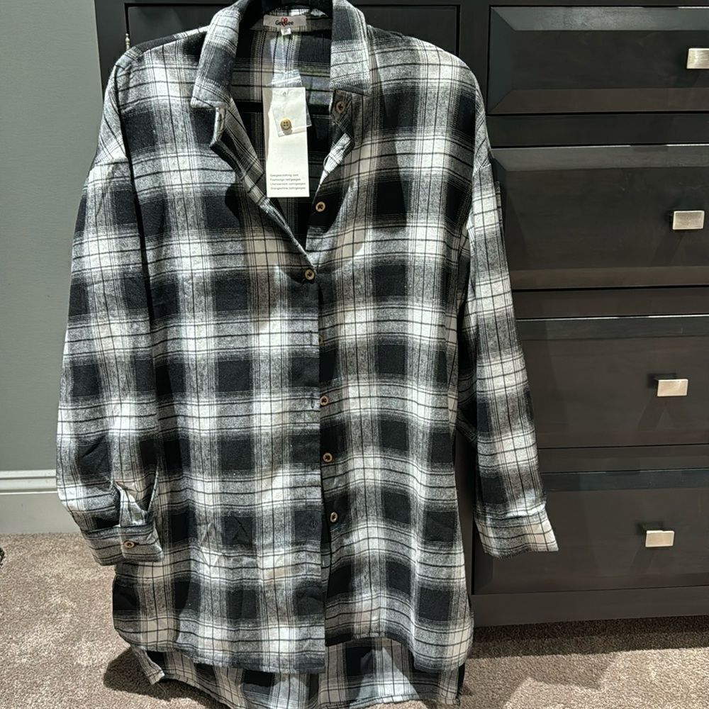 Geegee over sized black and white long check flannel size small